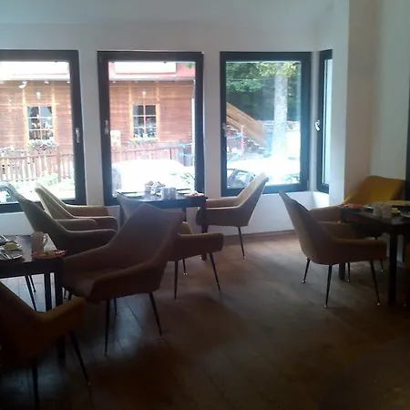 Uroboros Homestay